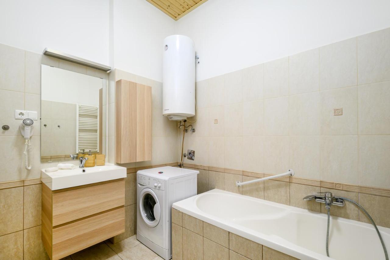 Downtown Deluxe-Two Bedroom Apartment With Sauna Budapest Eksteriør bilde